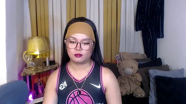 Snapshot of YourSweet-mich chatting on May 2026 04:07:01 AM YourSweet-mich online show from May 2026 04:07:01 AM