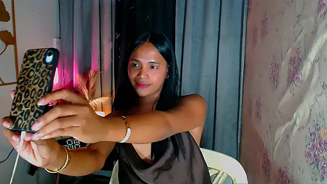 Lorainnelustts online show from February 2026 03:51:02 PM