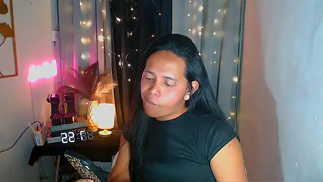 Lorainnelustts online show from February 2026 07:34:02 PM