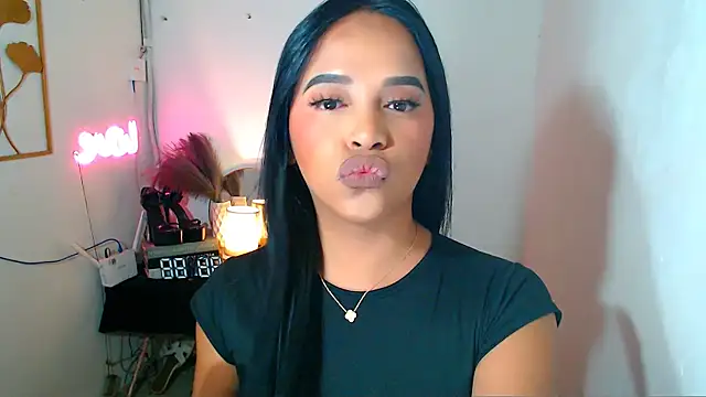 Lorainnelustts online show from March 2026 02:15:01 AM