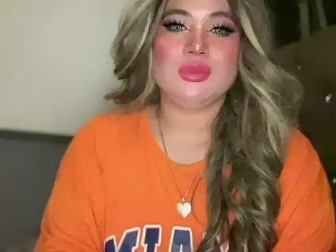 Snapshot of Naughtyrosecum chatting on November 2025 03:23:01 PM Naughtyrosecum online show from November 2025 03:23:01 PM