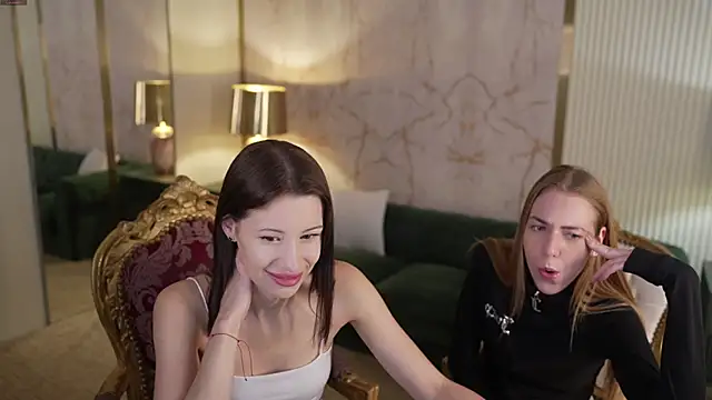 Selena Glow online show from September 2025 06:40:01 PM