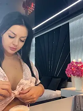 KenyaCruz online show from November 2025 06:52:02 PM