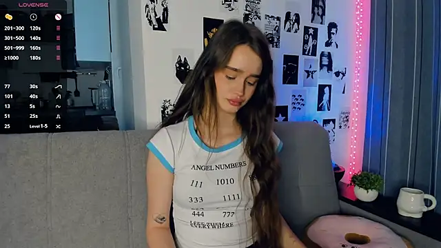 lovelyalivia online show from November 2025 09:55:02 AM