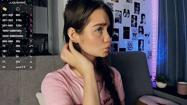 lovelyalivia online show from December 2025 09:29:02 AM