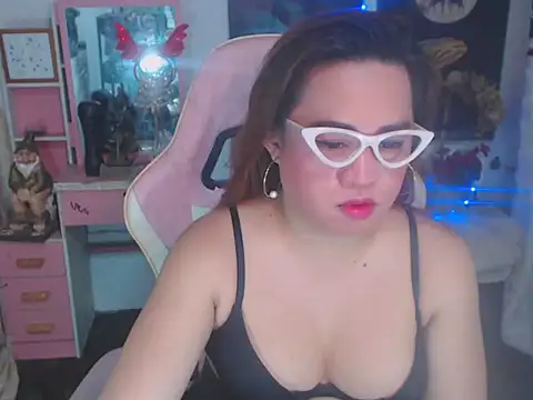 Snapshot of UrMistressDolly chatting on October 2025 04:55:02 AM UrMistressDolly online show from October 2025 04:55:02 AM