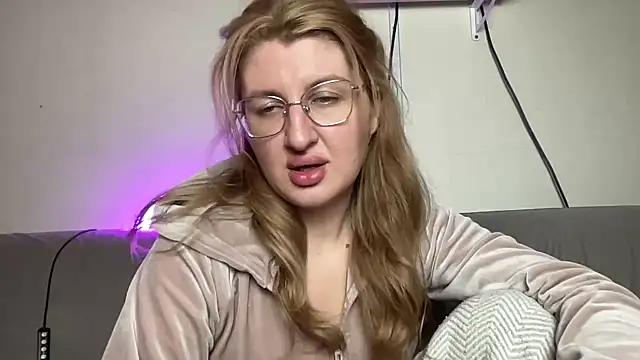 Kadayy1 online show from September 2025 07:46:02 PM