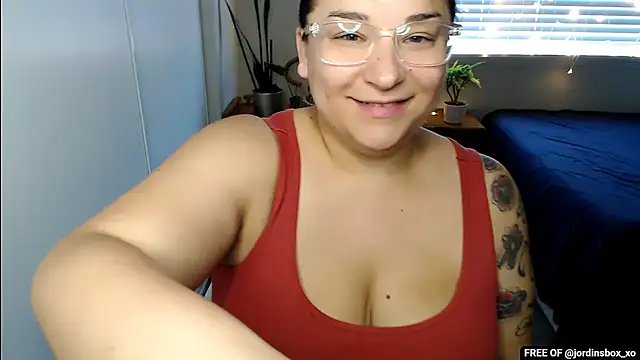 Snapshot of MoonBalloons chatting on June 2026 02:17:01 AM MoonBalloons online show from June 2026 02:17:01 AM
