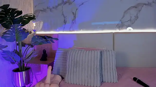 ValSmith  online show from December 2025 03:45:02 AM