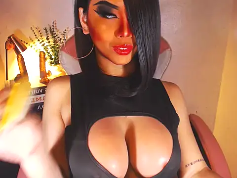 Snapshot of KarlaFrost chatting on October 2025 07:18:02 AM KarlaFrost online show from October 2025 07:18:02 AM