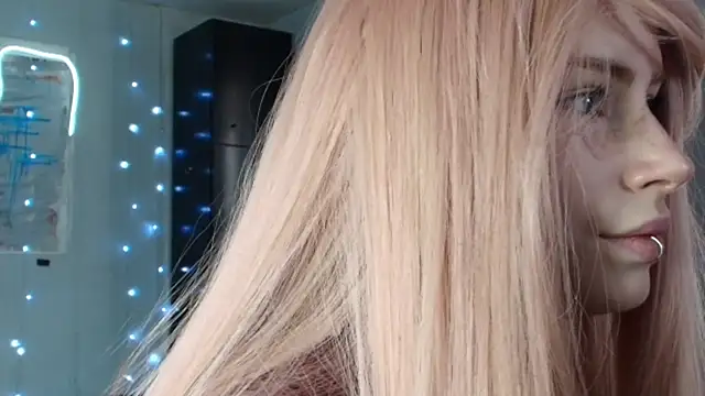 PieraMarch online show from October 2025 09:18:02 AM