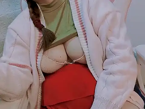 Snapshot of Alinee777 chatting on February 2026 06:40:02 AM Alinee777 online show from February 2026 06:40:02 AM