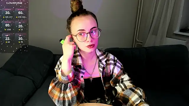 MewStella online show from November 2025 04:50:01 PM