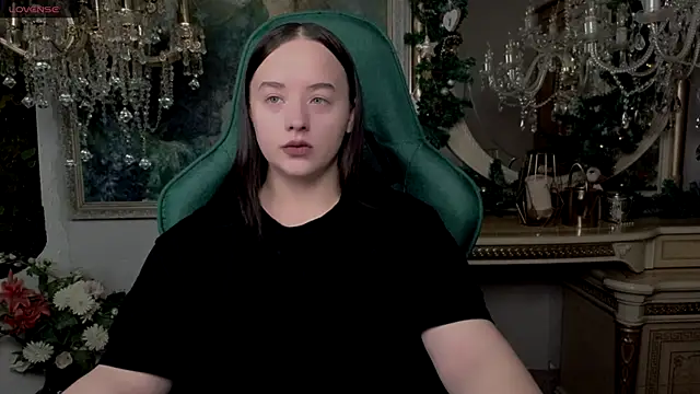 LaraBenson  online show from December 2025 11:15:01 AM