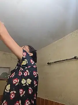 ISHANI-SINGH online show from October 2025 06:31:01 PM