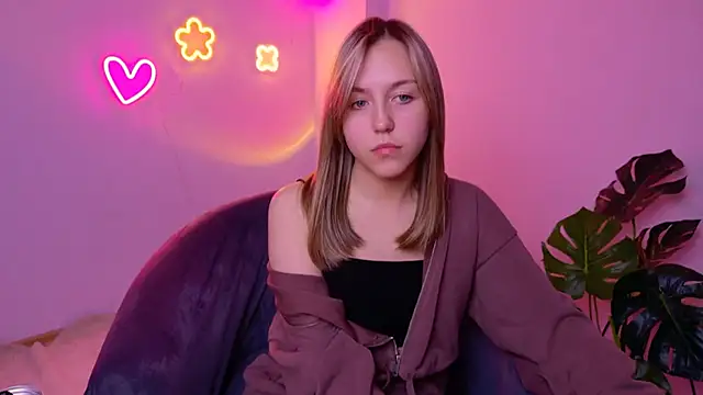 Snapshot of CindySparkl chatting on May 2026 04:09:02 AM CindySparkl online show from May 2026 04:09:02 AM