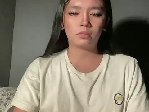 Claudia Johnson online show from November 2025 01:00:02 PM