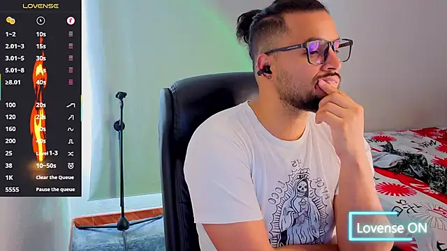 Ernesto-Rodriguez82 online show from October 2025 06:42:01 PM