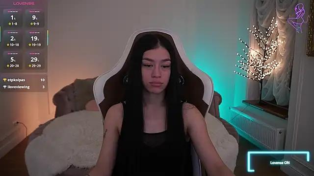 Snapshot of FataleNellie chatting on April 2026 08:57:02 PM FataleNellie online show from April 2026 08:57:02 PM