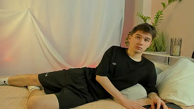 SherlockMax online show from February 2026 07:28:02 PM