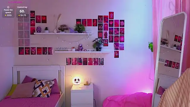 Snapshot of Queen_Michelle_ chatting on September 2025 09:08:02 AM Queen Michelle online show from September 2025 09:08:02 AM