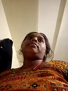 Hot crety online show from November 2025 01:04:02 PM