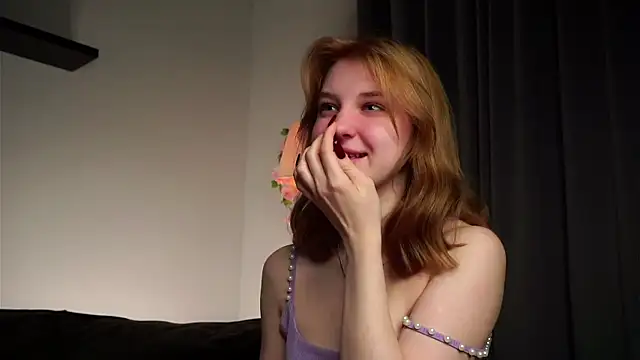 Snapshot of EasterBonney chatting on September 2025 11:24:02 AM EasterBonney online show from September 2025 11:24:02 AM