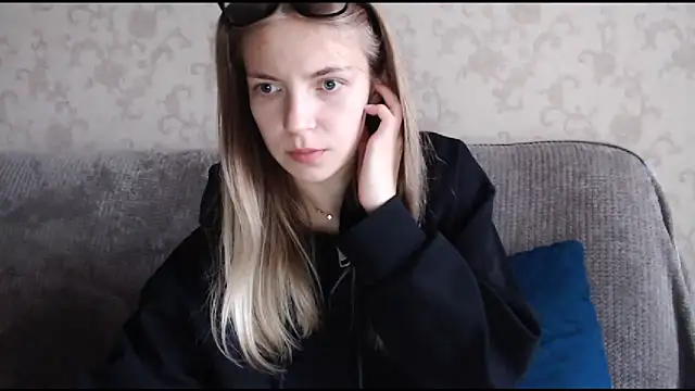 HitGyrl online show from October 2025 02:42:02 AM