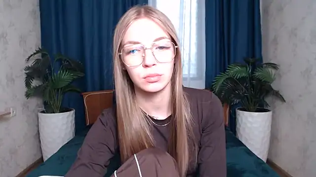 HitGyrl online show from May 2026 08:32:01 AM