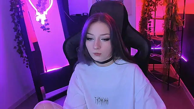 LiliLuna online show from September 2025 01:24:01 PM