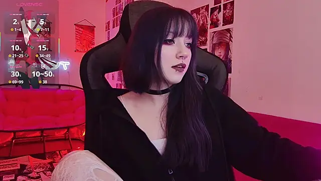 LiliLuna online show from December 2025 01:05:01 PM