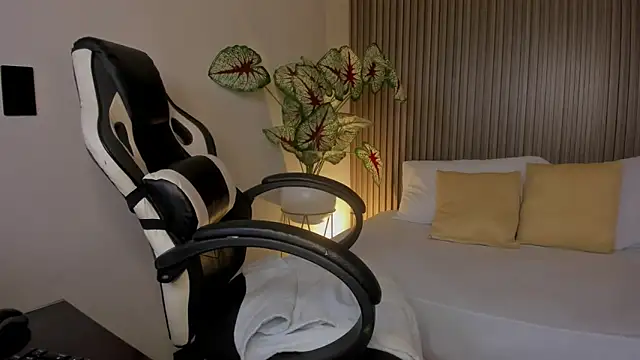 anagil  online show from November 2025 09:03:02 PM