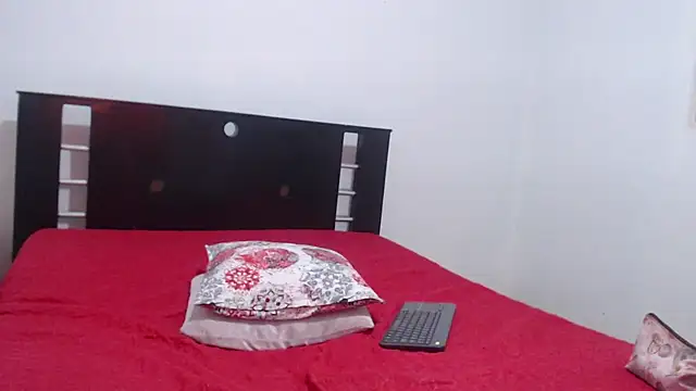 Snapshot of nathaly_jones_ chatting on October 2025 12:27:02 PM nathaly jones online show from October 2025 12:27:02 PM