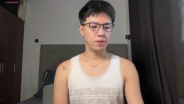 Snapshot of Addictiveboi chatting on May 2026 04:17:02 AM Addictiveboi online show from May 2026 04:17:02 AM