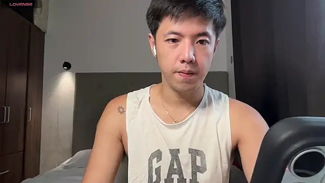 Snapshot of Addictiveboi chatting on May 2026 01:32:02 AM Addictiveboi online show from May 2026 01:32:02 AM