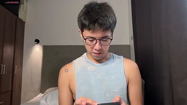 Snapshot of Addictiveboi chatting on June 2026 03:42:01 AM Addictiveboi online show from June 2026 03:42:01 AM