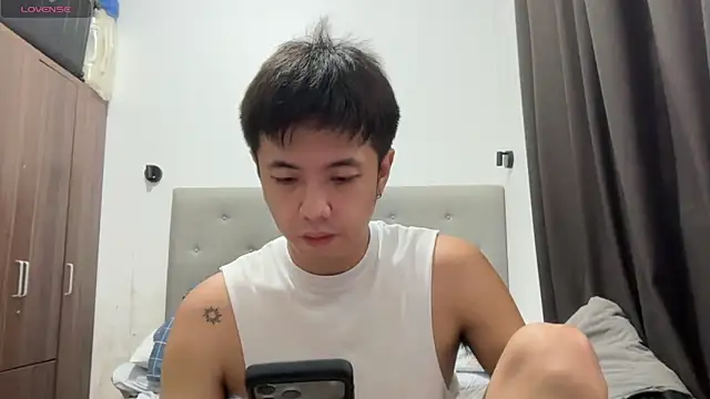 Snapshot of Addictiveboi chatting on June 2026 04:13:01 AM Addictiveboi online show from June 2026 04:13:01 AM