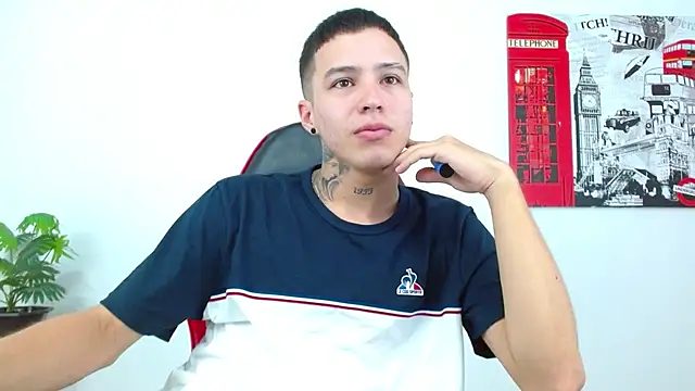 Cumandres18 online show from May 2026 03:38:01 PM