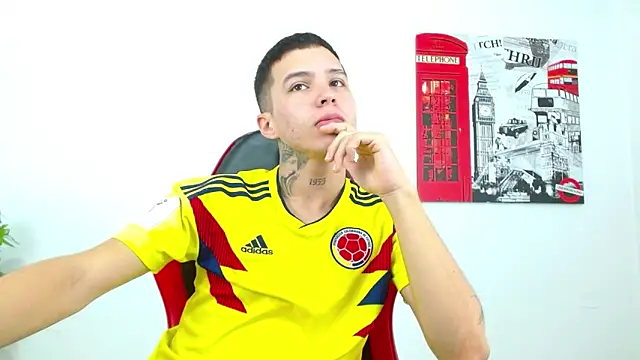 Cumandres18 online show from May 2026 03:08:02 PM