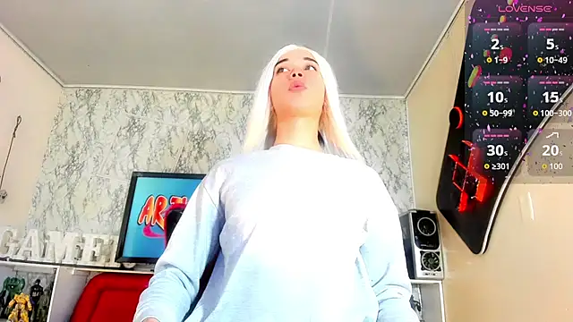 Madison Mujica online show from October 2025 11:17:01 AM