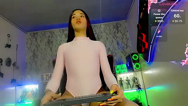 Madison Mujica online show from November 2025 11:10:01 AM