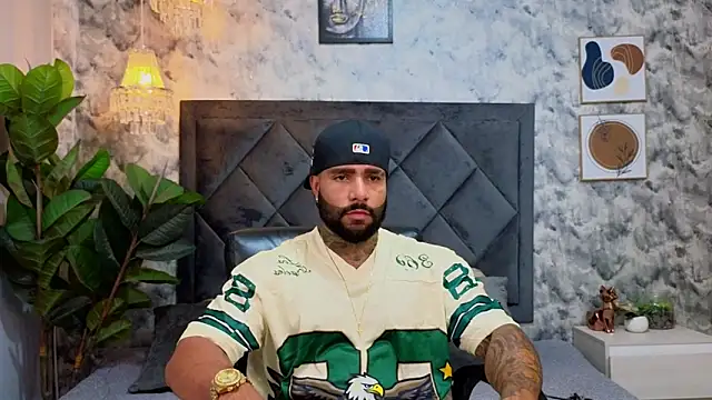 Snapshot of Apolo_rousse1 chatting on November 2025 09:35:01 PM Apolo rousse1 online show from November 2025 09:35:01 PM