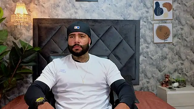 Snapshot of Apolo_rousse1 chatting on November 2025 08:08:01 PM Apolo rousse1 online show from November 2025 08:08:01 PM