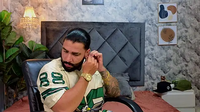 Snapshot of Apolo_rousse1 chatting on November 2025 08:30:01 PM Apolo rousse1 online show from November 2025 08:30:01 PM