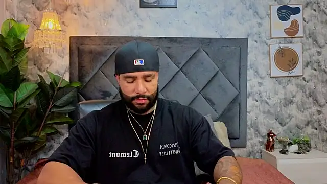 Snapshot of Apolo_rousse1 chatting on November 2025 08:24:02 PM Apolo rousse1 online show from November 2025 08:24:02 PM