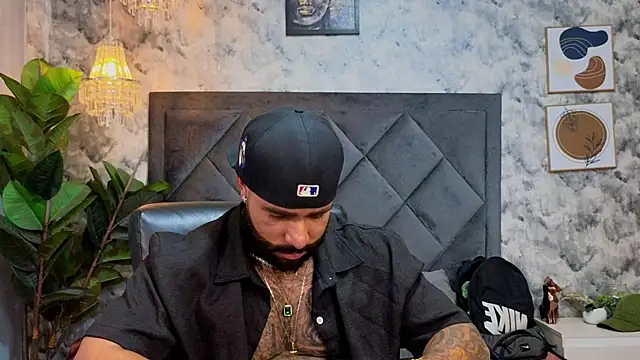 Snapshot of Apolo_rousse1 chatting on November 2025 11:05:01 PM Apolo rousse1 online show from November 2025 11:05:01 PM