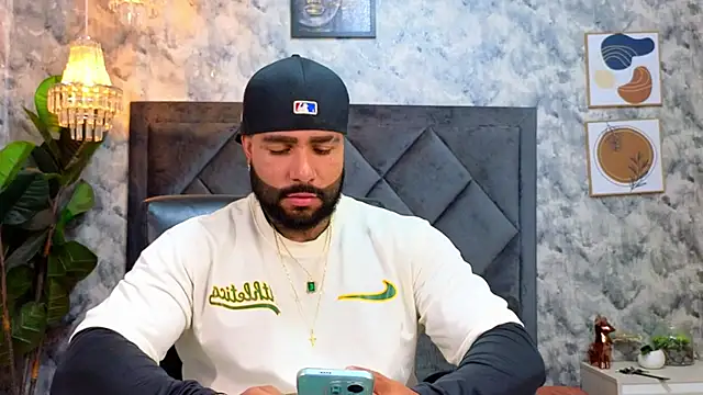 Snapshot of Apolo_rousse1 chatting on November 2025 08:29:02 PM Apolo rousse1 online show from November 2025 08:29:02 PM