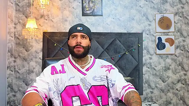 Snapshot of Apolo_rousse1 chatting on December 2025 09:43:01 PM Apolo rousse1 online show from December 2025 09:43:01 PM