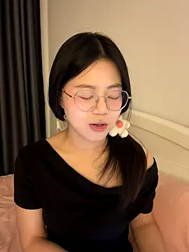 Snapshot of Ella-A9 chatting on September 2025 04:39:01 PM Ella-A9 online show from September 2025 04:39:01 PM