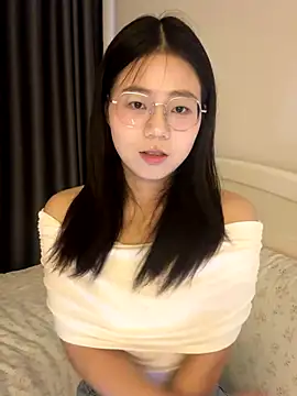Snapshot of Ella-A9 chatting on September 2025 04:45:02 AM Ella-A9 online show from September 2025 04:45:02 AM